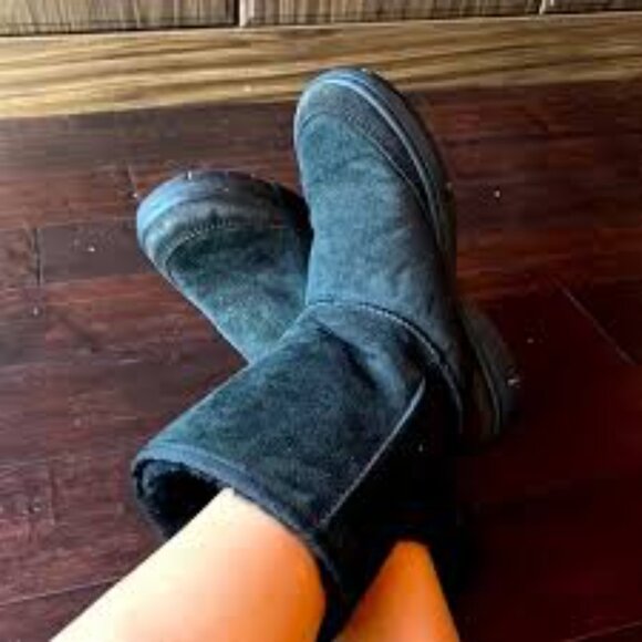 UGG Ultimate Boots Black Women Size 6 - Picture 1 of 9